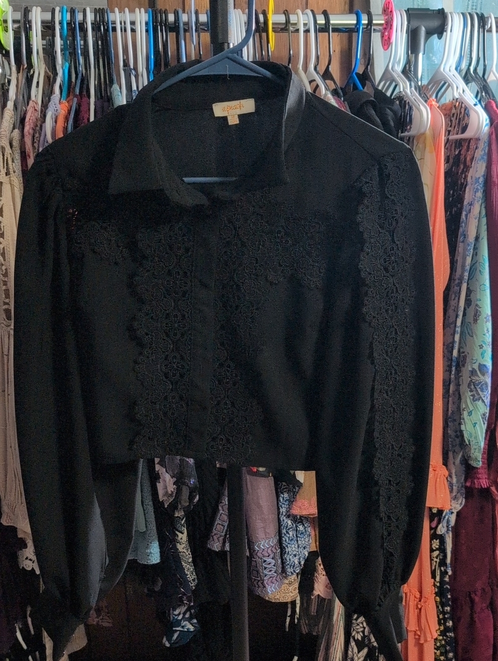 A Peach Black Lace-Trim Cropped Button-Down Shirt EUC